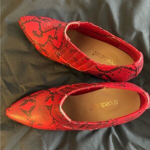 Shoe Dazzle Red Ankle Boots with Textured Pattern